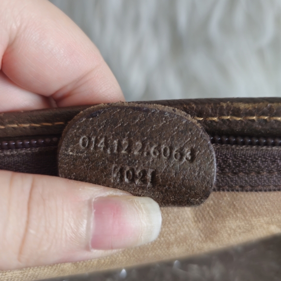 SOLD // Authentic Gucci vintage clutch - Picture 12 of 13